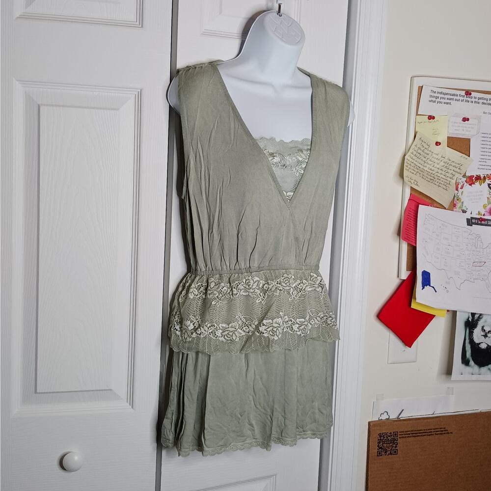 POL Desert Sage Lace V Neck Top NWT Size Large - Picture 7 of 13